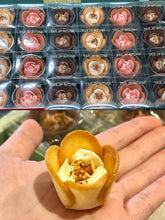 Load image into Gallery viewer, [日本零食] Tokyo Tulip Rose 夹心饼干
