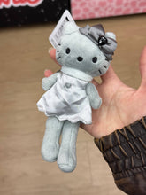 Load image into Gallery viewer, [日本] Sanrio 81 Hello Kitty 长脚吊饰

