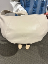 Load image into Gallery viewer, [日本] Adidas 25 饺子包
