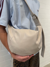 Load image into Gallery viewer, [日本] Adidas 25 饺子包
