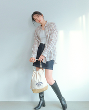 Load image into Gallery viewer, [韩国] LEE 56 抽绳水桶包
