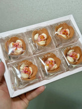 Load image into Gallery viewer, [日本零食] Tokyo Tulip Rose 夹心饼干
