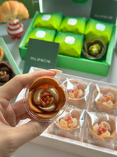 Load image into Gallery viewer, [日本零食] Tokyo Tulip Rose 夹心饼干
