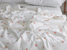 Load image into Gallery viewer, [韩国] 冰冰被 小熊樱桃
