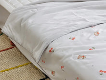 Load image into Gallery viewer, [韩国] 冰冰被 小熊樱桃
