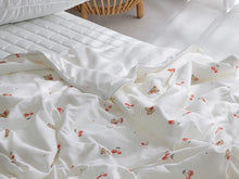 Load image into Gallery viewer, [韩国] 冰冰被 小熊樱桃
