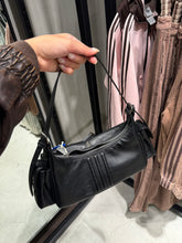 Load image into Gallery viewer, [日本] Adidas 13 机车包
