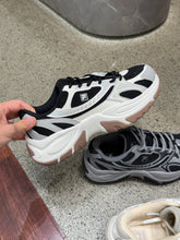 Load image into Gallery viewer, [韩国] Fila 04 鞋子
