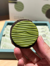 Load image into Gallery viewer, [韩国] OSULLOC 绿茶巧克力饼干
