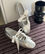 Load image into Gallery viewer, [日本] Onitsuka Tiger GYMNARINA
