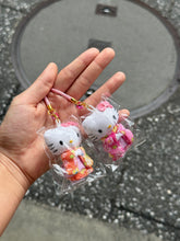 Load image into Gallery viewer, [日本] 京都 和服KITTY 吊饰
