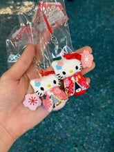 Load image into Gallery viewer, [日本] 京都 和服KITTY 吊饰
