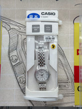 Load image into Gallery viewer, [日本] CASIO 16 手表
