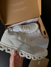 Load image into Gallery viewer, [日本] On 04 Cloud 6 Versa Womens 跑鞋
