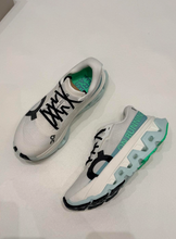 Load image into Gallery viewer, [日本] On 08 Cloudmonster 3 Hyper Mens 跑鞋
