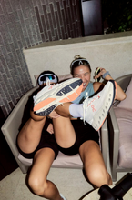 Load image into Gallery viewer, [日本] On 13 Cloudsurfer Max Womens
