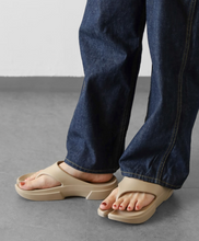 Load image into Gallery viewer, [韩国] Paes Flipflop 01

