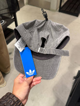 Load image into Gallery viewer, [日本] Adidas 18 鸭舌帽
